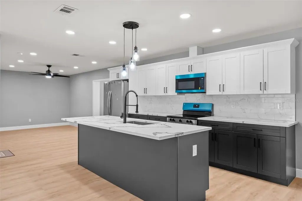 1727 Tallowtree Circle Valrico FL 33594