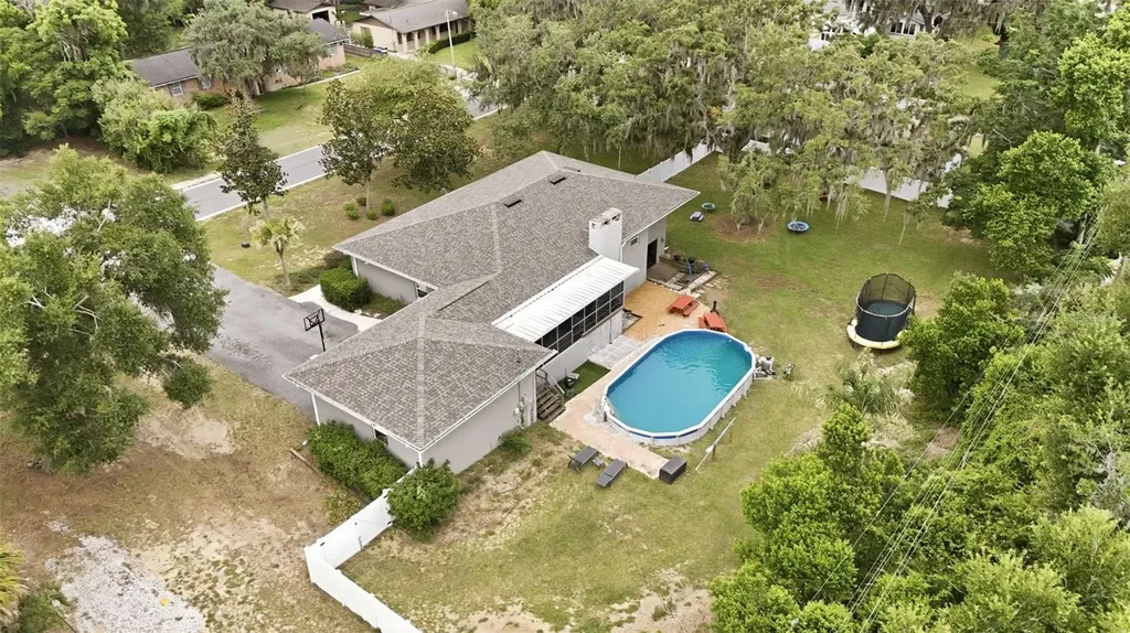 112 E Gardenia Street Howey In The Hills FL 34737