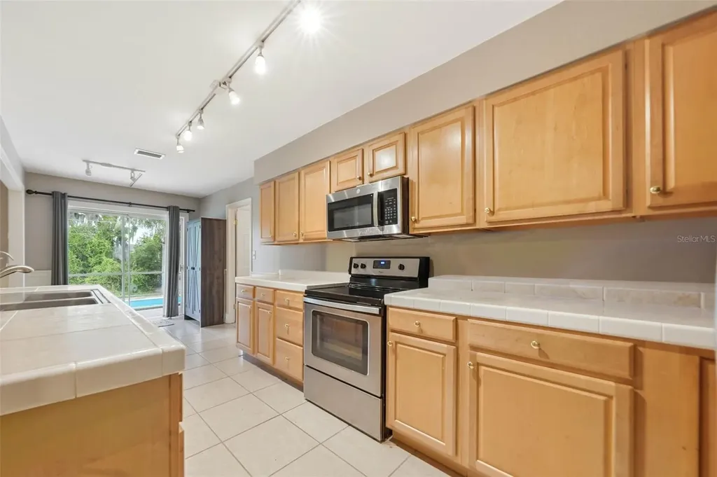 112 E Gardenia Street Howey In The Hills FL 34737