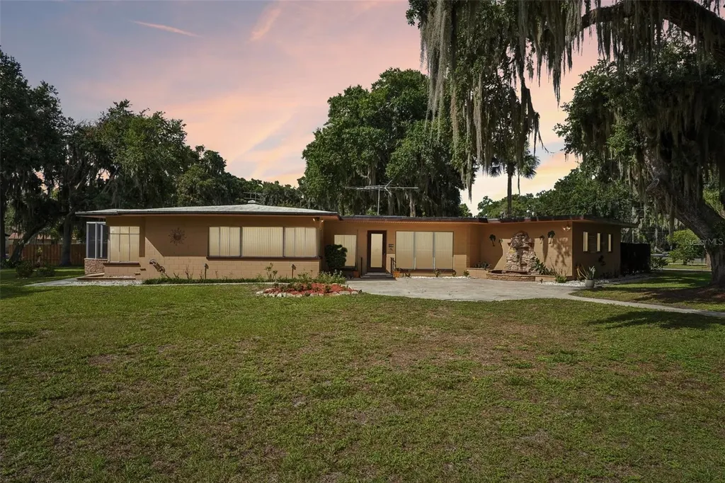 2936 Lake Joanna Drive Eustis FL 32726