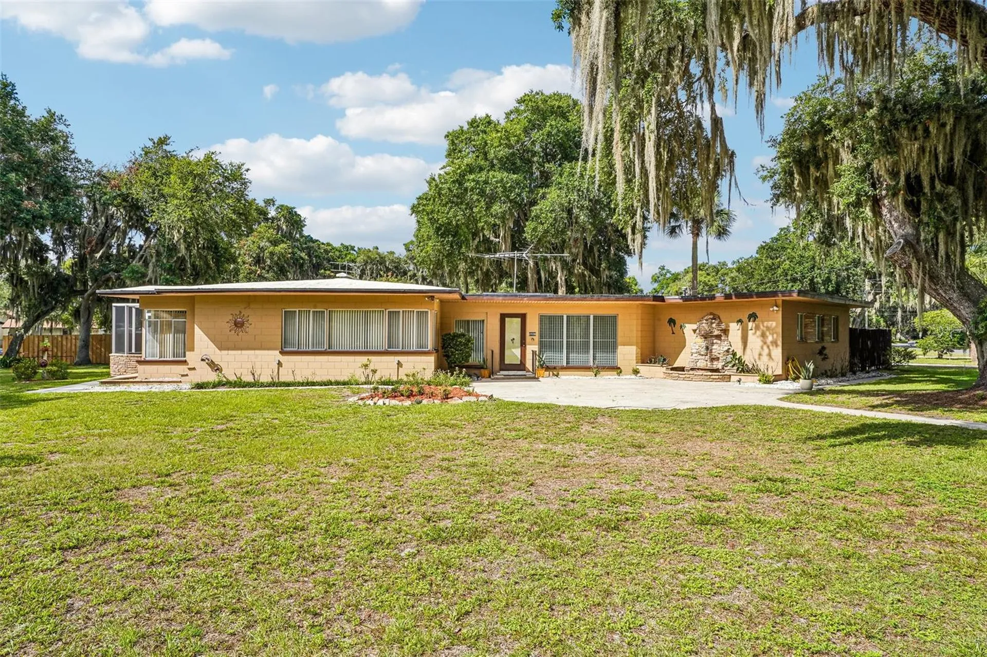 2936 Lake Joanna Drive Eustis FL 32726
