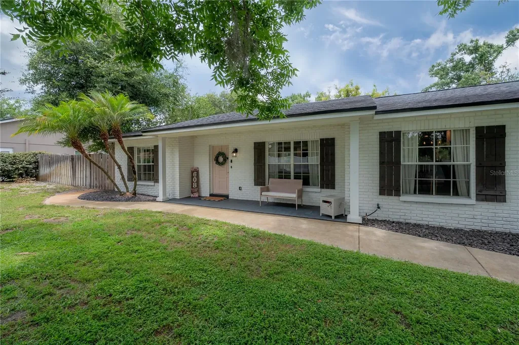 608 Sunset Lane Lutz FL 33549