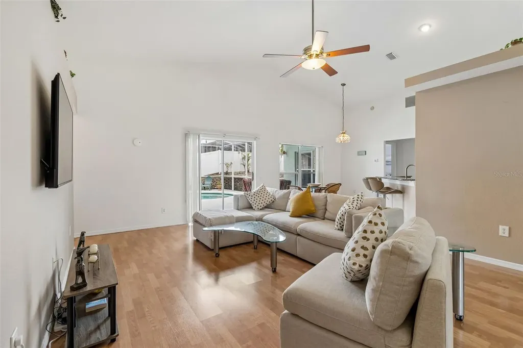 923 Hunter Lane Tarpon Springs FL 34689