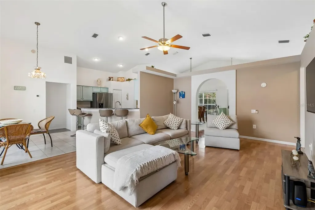 923 Hunter Lane Tarpon Springs FL 34689