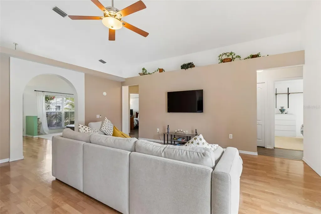 923 Hunter Lane Tarpon Springs FL 34689
