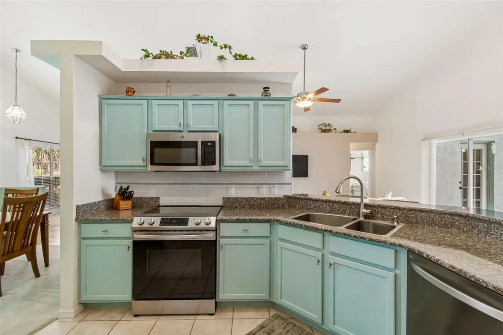 923 Hunter Lane Tarpon Springs FL 34689