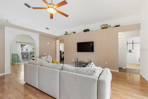 923 Hunter Lane Tarpon Springs FL 34689