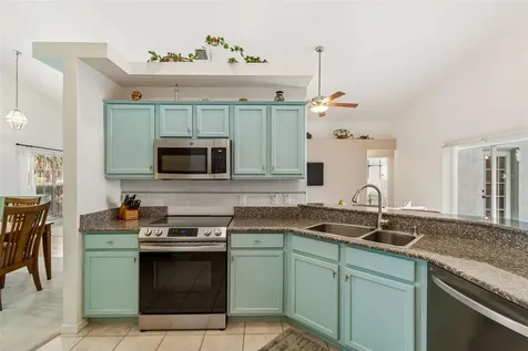 923 Hunter Lane Tarpon Springs FL 34689