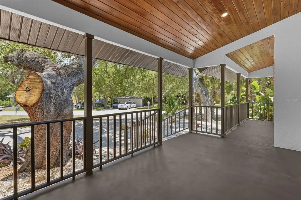 4074 Redbird Circle Sarasota FL 34231