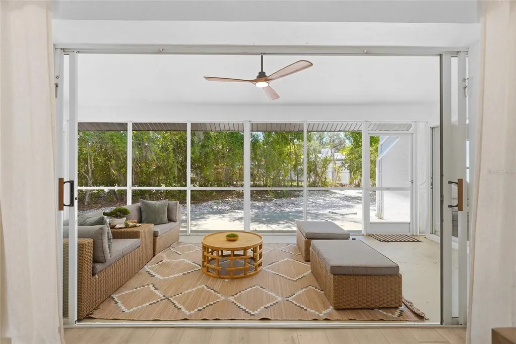 4074 Redbird Circle Sarasota FL 34231