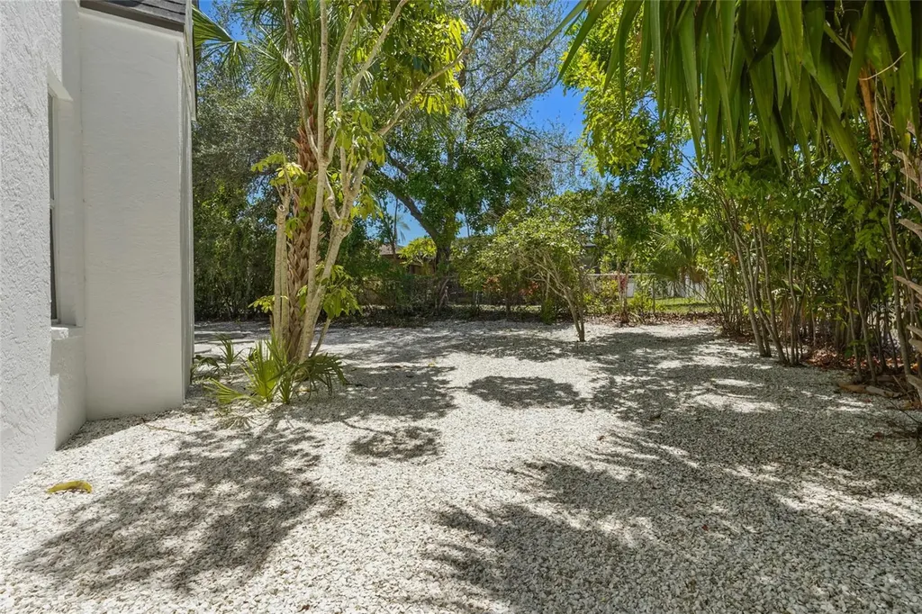 4074 Redbird Circle Sarasota FL 34231