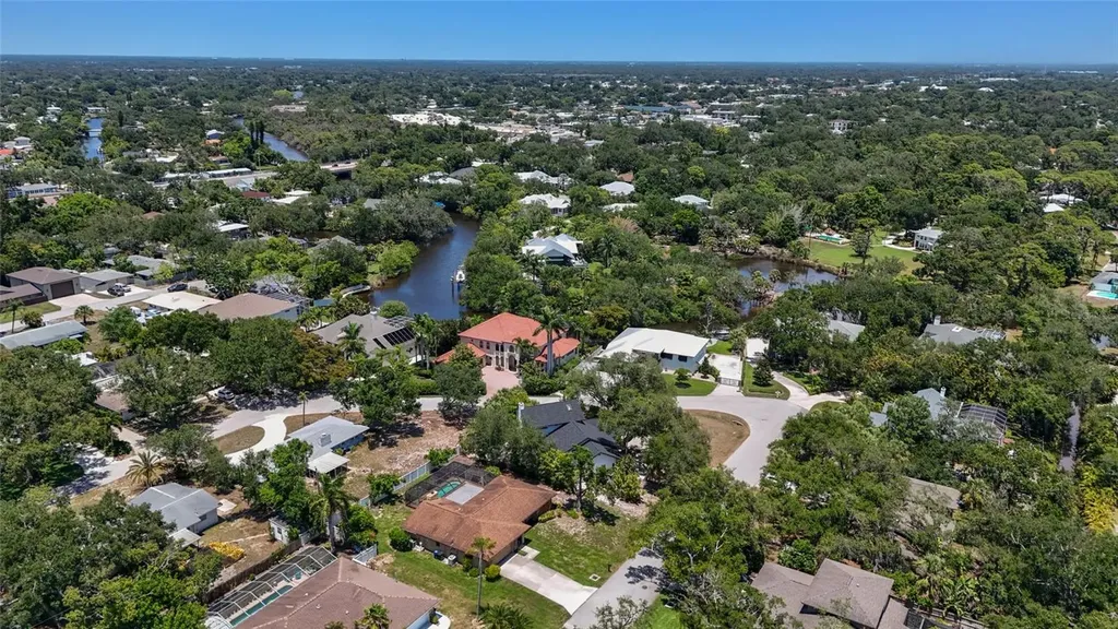 4074 Redbird Circle Sarasota FL 34231