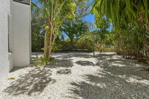 4074 Redbird Circle Sarasota FL 34231