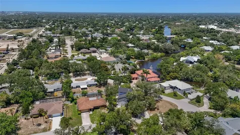 4074 Redbird Circle Sarasota FL 34231