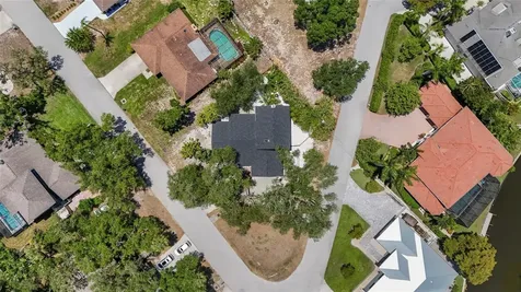 4074 Redbird Circle Sarasota FL 34231