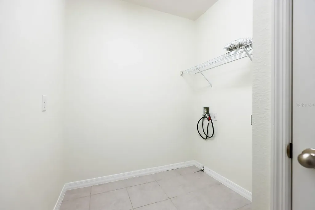 5736 Skytop Drive Lithia FL 33547