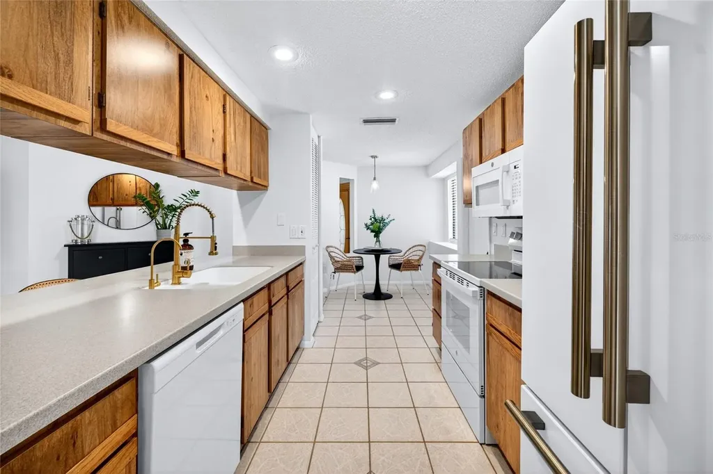 629 Bay Lake Trail Oldsmar FL 34677