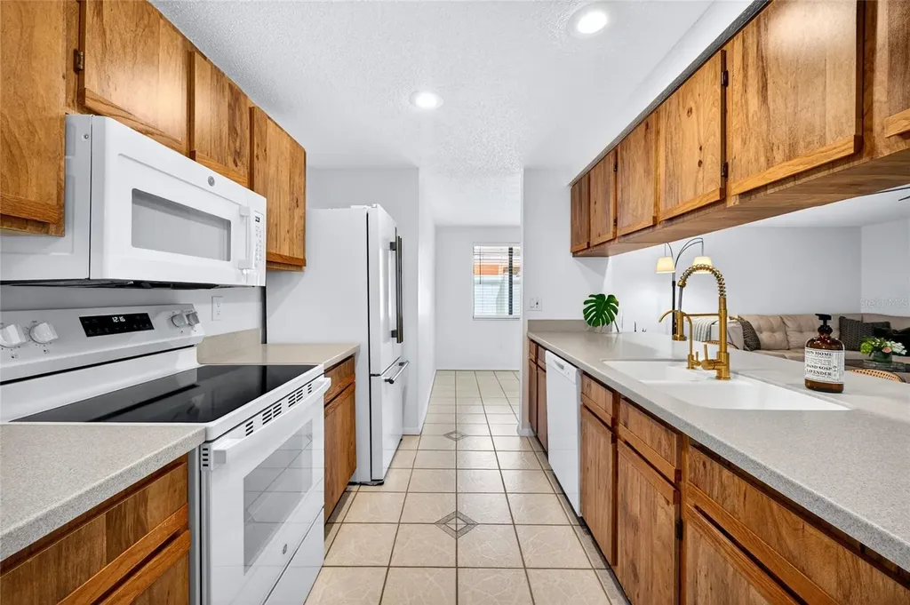 629 Bay Lake Trail Oldsmar FL 34677