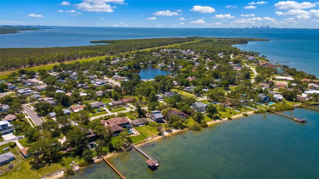 629 Bay Lake Trail Oldsmar FL 34677