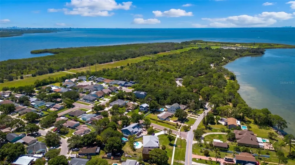 629 Bay Lake Trail Oldsmar FL 34677