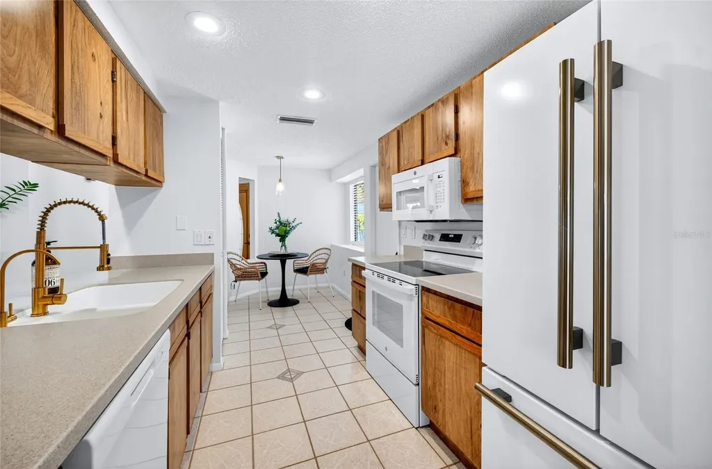 629 Bay Lake Trail Oldsmar FL 34677