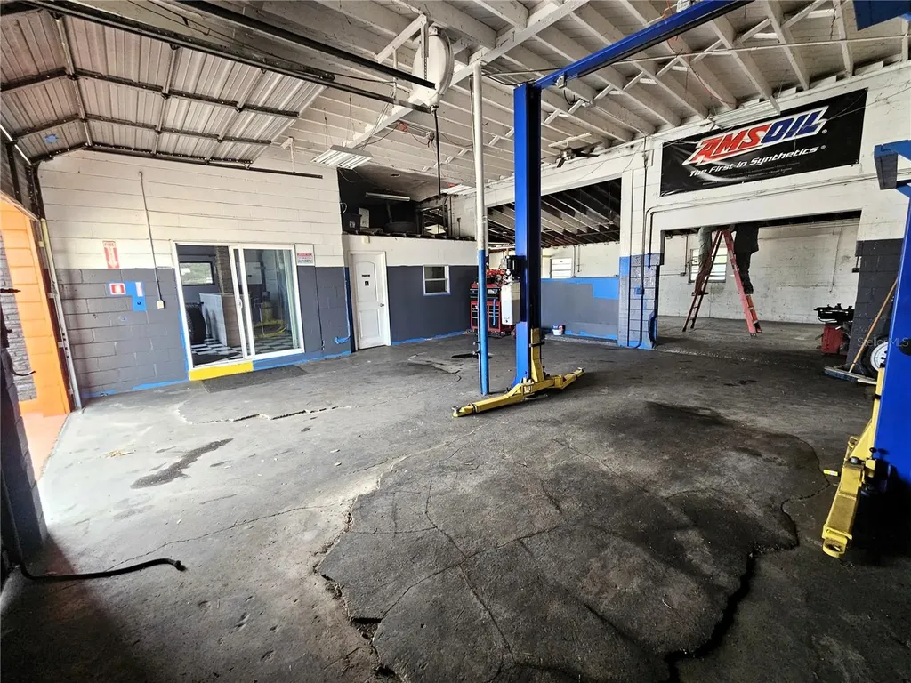 15217 Us Highway 301 Dade City FL 33523