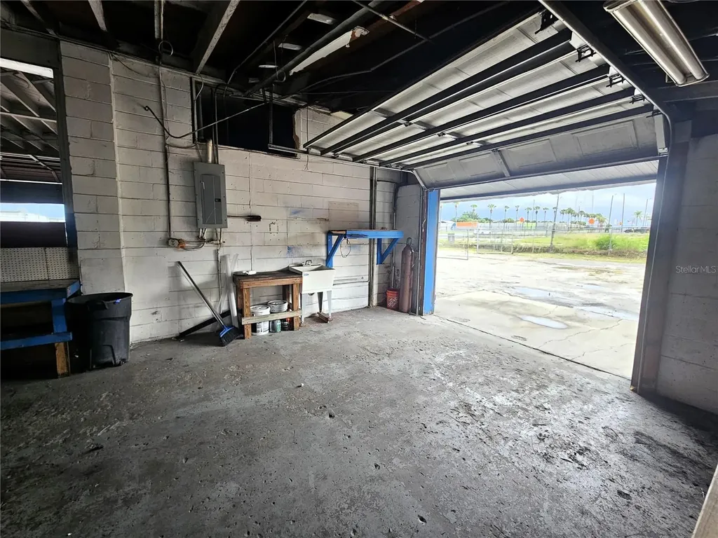 15217 Us Highway 301 Dade City FL 33523