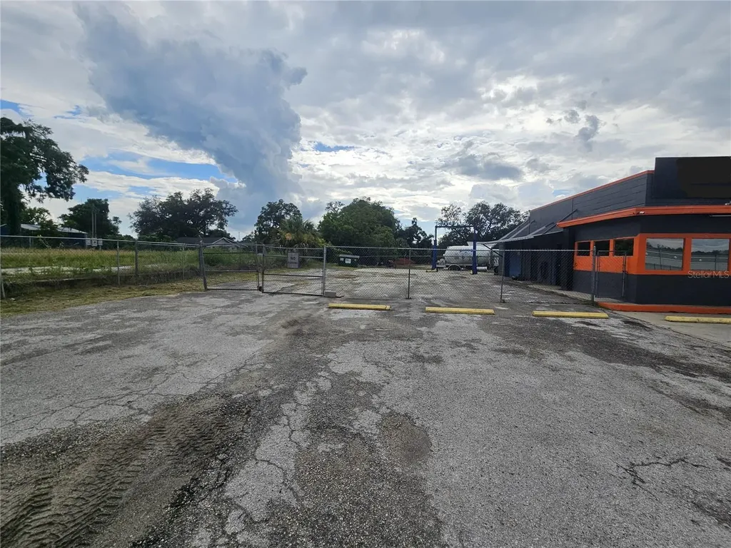 15217 Us Highway 301 Dade City FL 33523