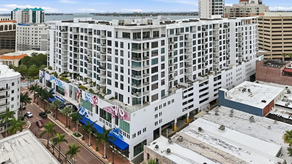111 S Pineapple Avenue Sarasota FL 34236