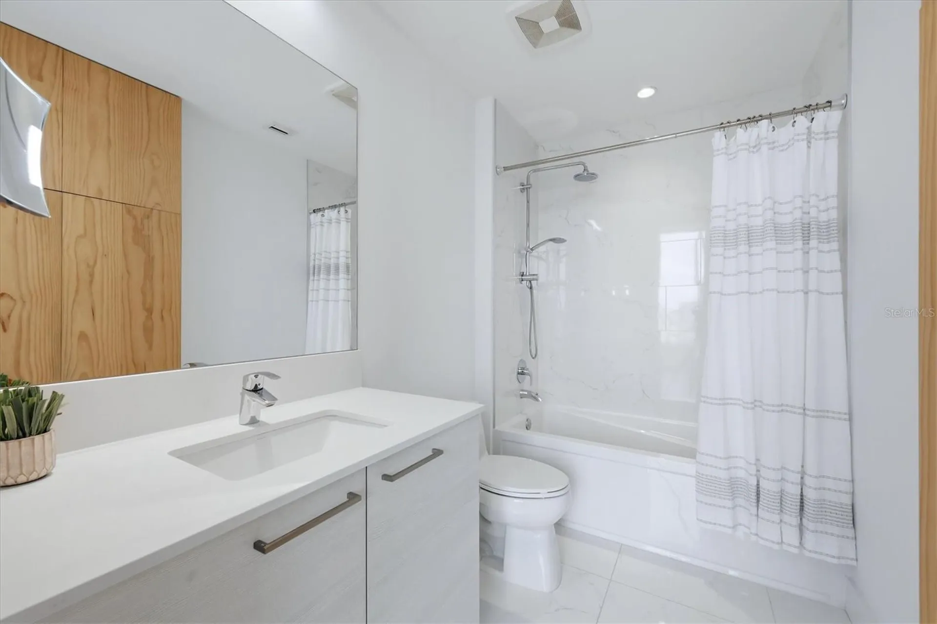 111 S Pineapple Avenue Sarasota FL 34236