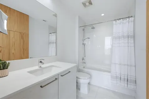 111 S Pineapple Avenue Sarasota FL 34236