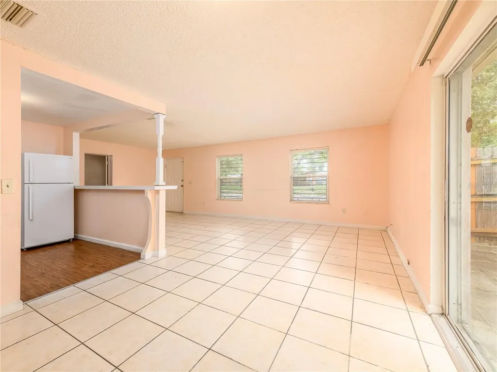 8702 Fish Lake Road Tampa FL 33619