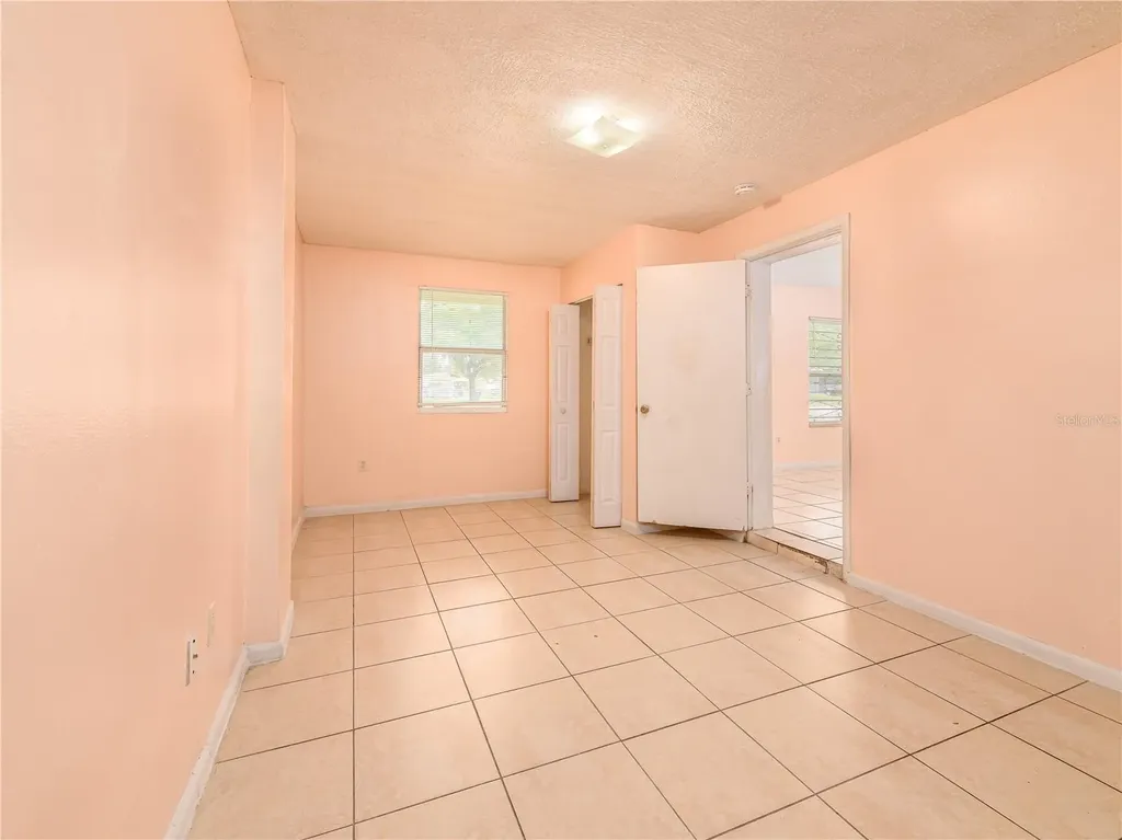8702 Fish Lake Road Tampa FL 33619