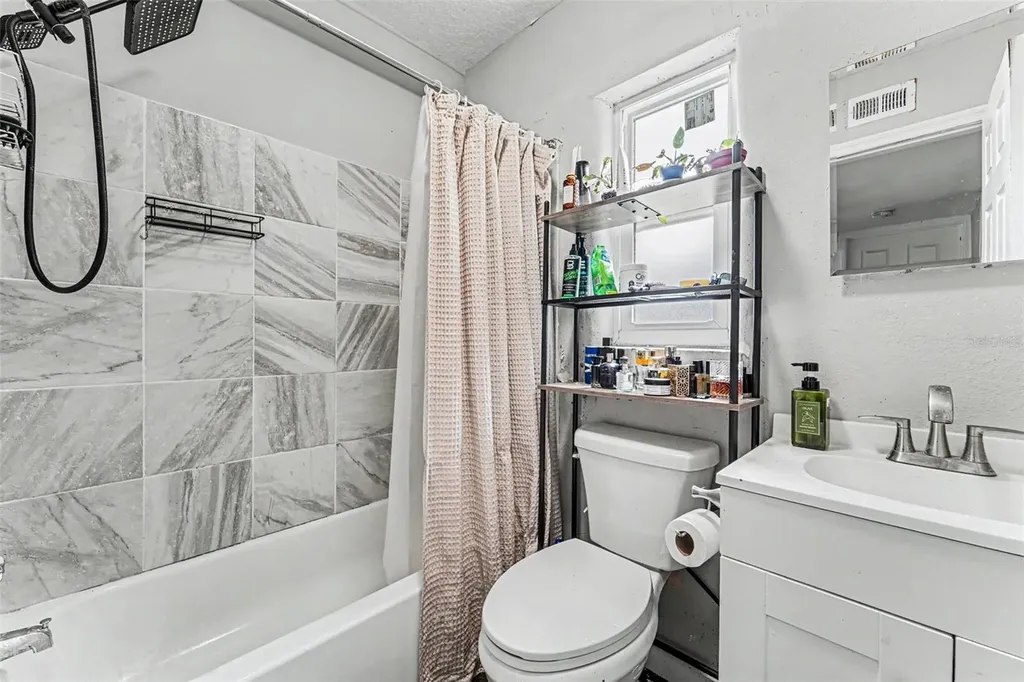 1024 Grant Avenue Mount Dora FL 32757