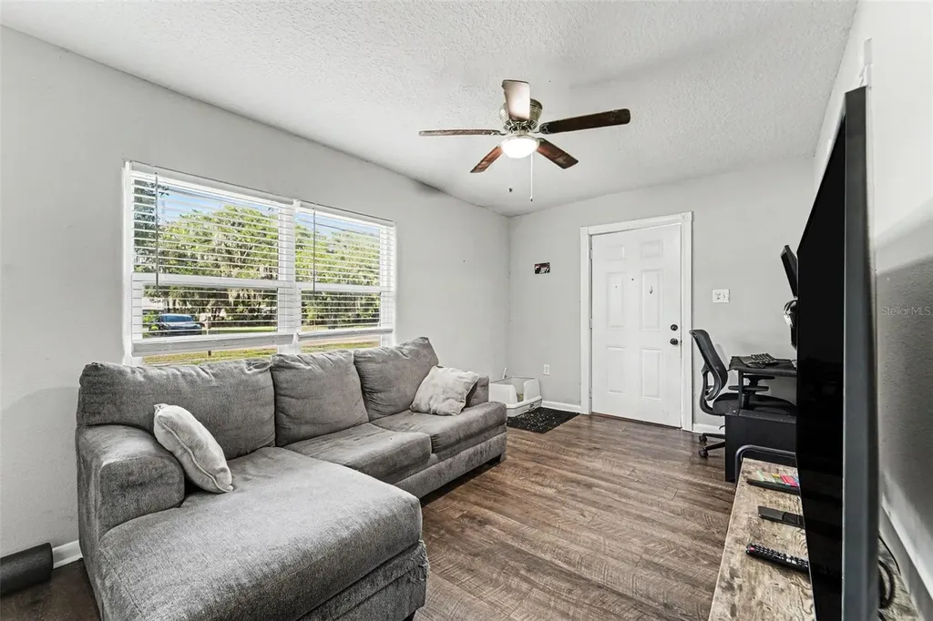 1024 Grant Avenue Mount Dora FL 32757