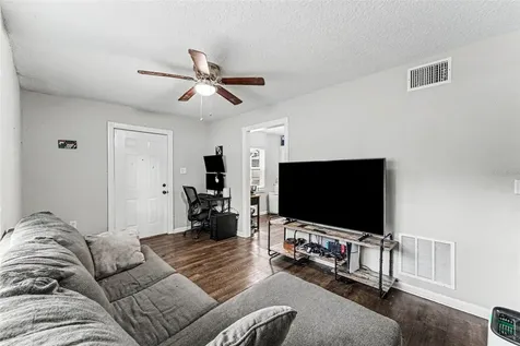 1024 Grant Avenue Mount Dora FL 32757