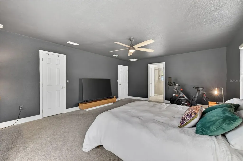 701 Dennis Avenue Orlando FL 32807