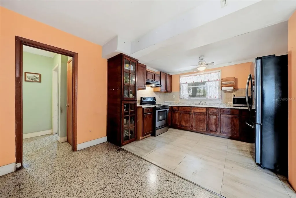 3004 W Gray Street Tampa FL 33609