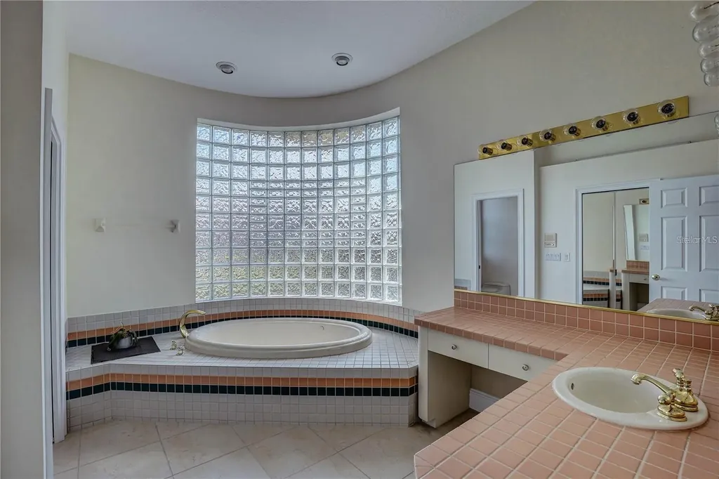 2208 Hampstead Court Safety Harbor FL 34695