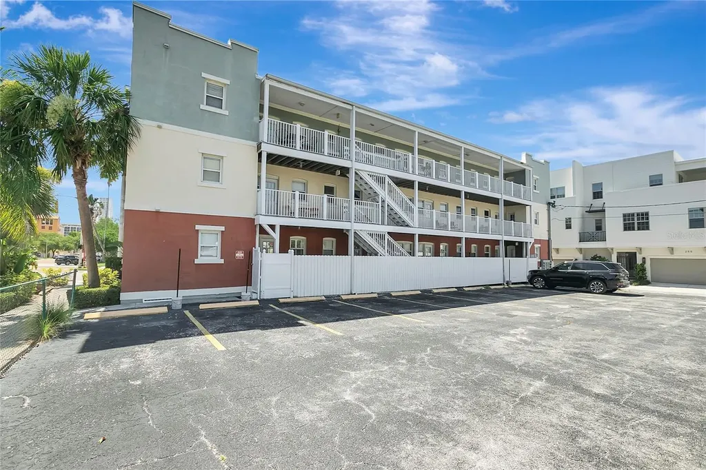 201 6th Street S St Petersburg FL 33701