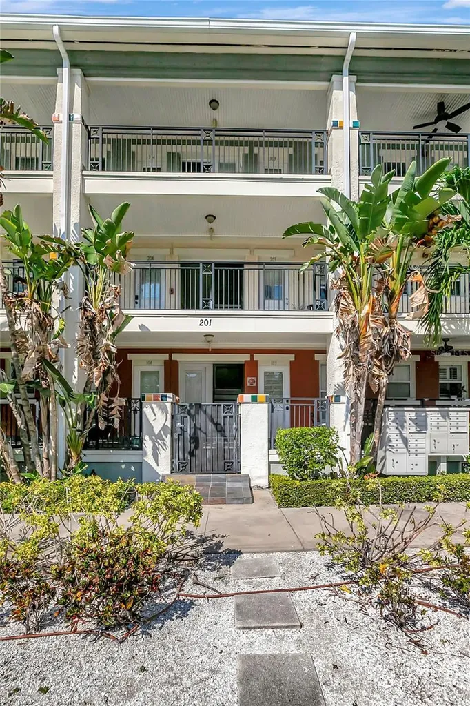 201 6th Street S St Petersburg FL 33701