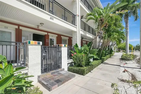 201 6th Street S St Petersburg FL 33701