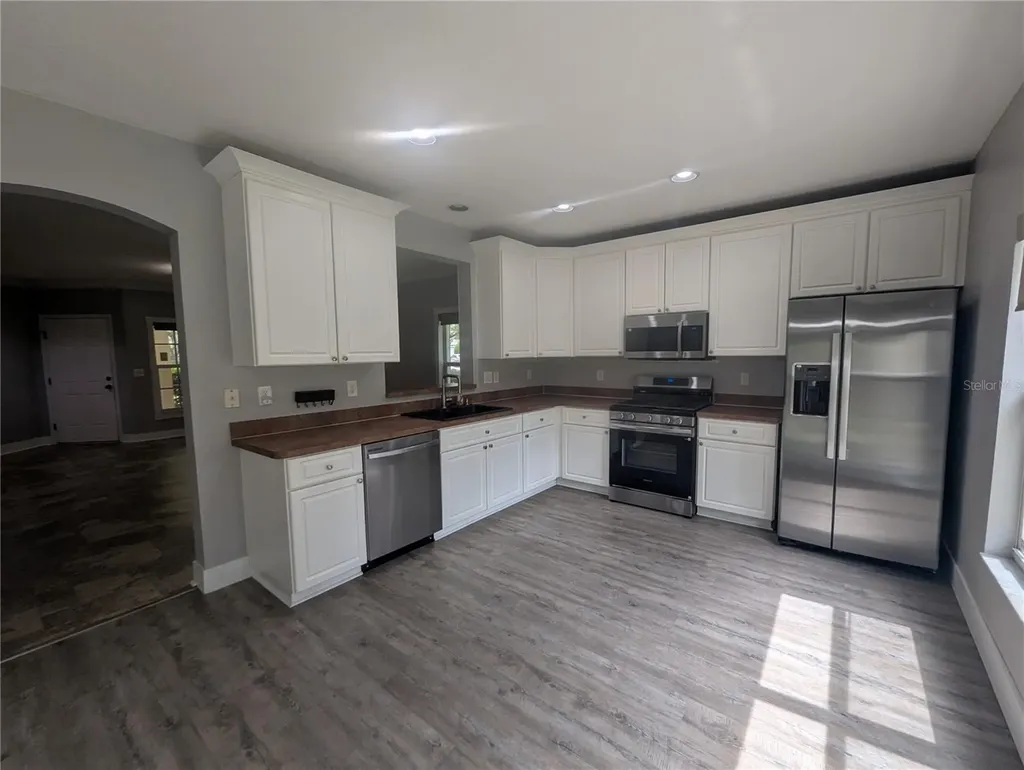 6202 Gannetdale Drive Lithia FL 33547