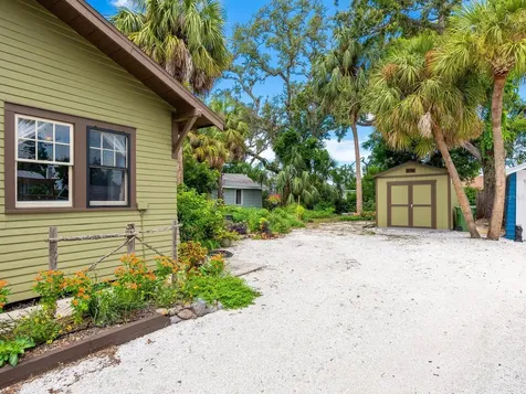 2322 7th Avenue W Bradenton FL 34205