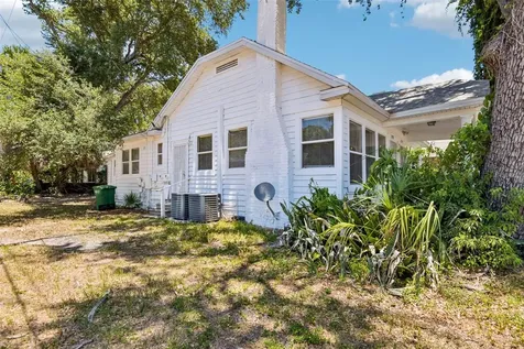 2715 W North A Street Tampa FL 33609