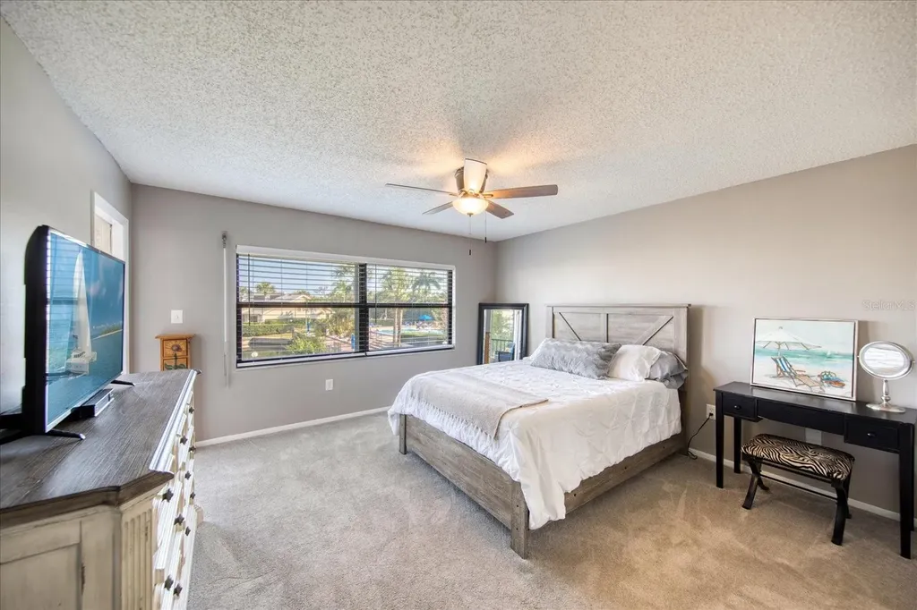 1324 Pasadena Avenue S South Pasadena FL 33707
