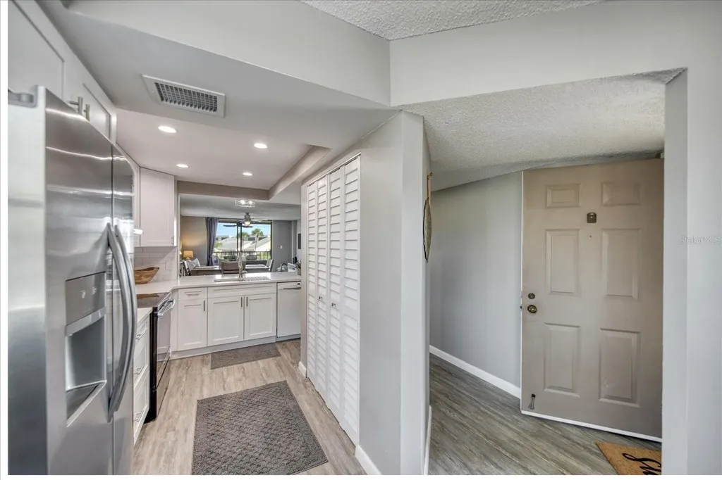 1324 Pasadena Avenue S South Pasadena FL 33707