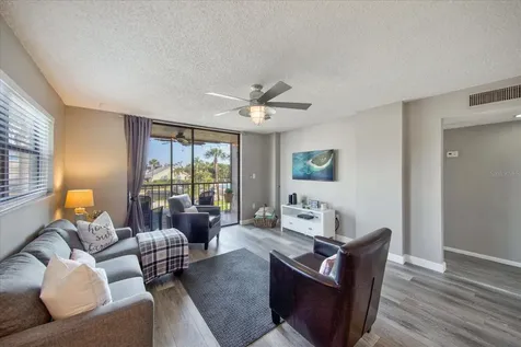 1324 Pasadena Avenue S South Pasadena FL 33707