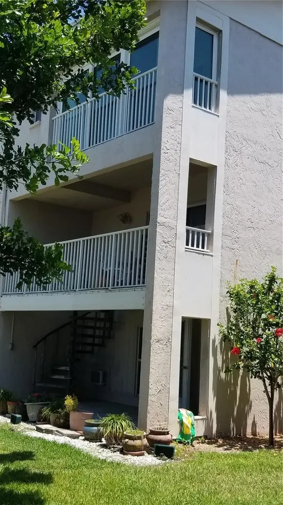 255 Capri Circle N Treasure Island FL 33706