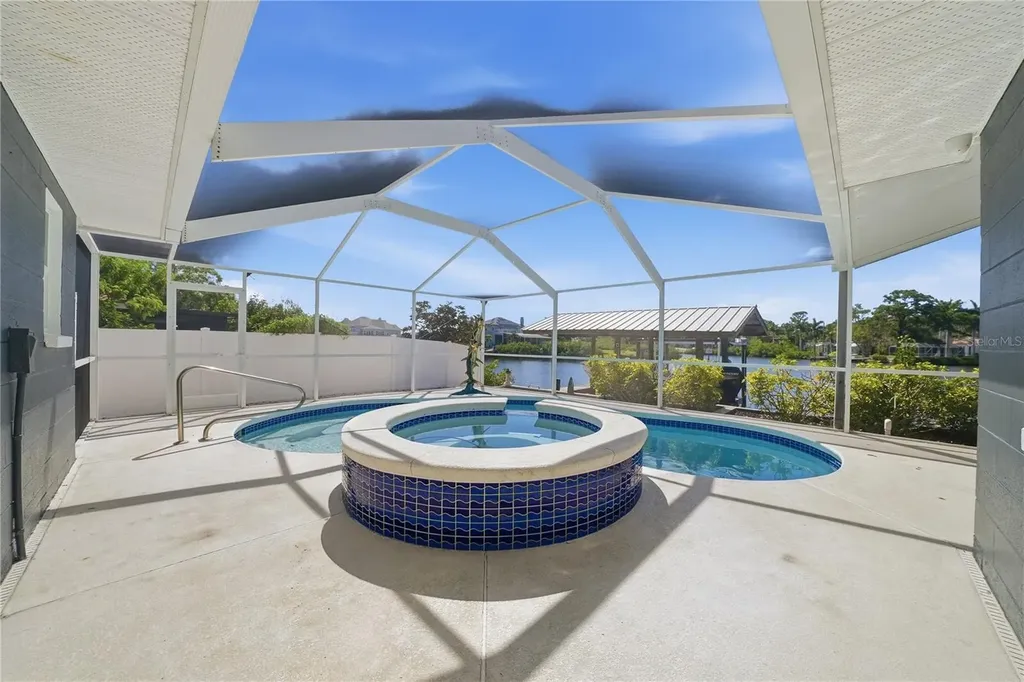 103 6th Street NW Ruskin FL 33570